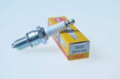 Свеча зажигания NGK BPR7ES